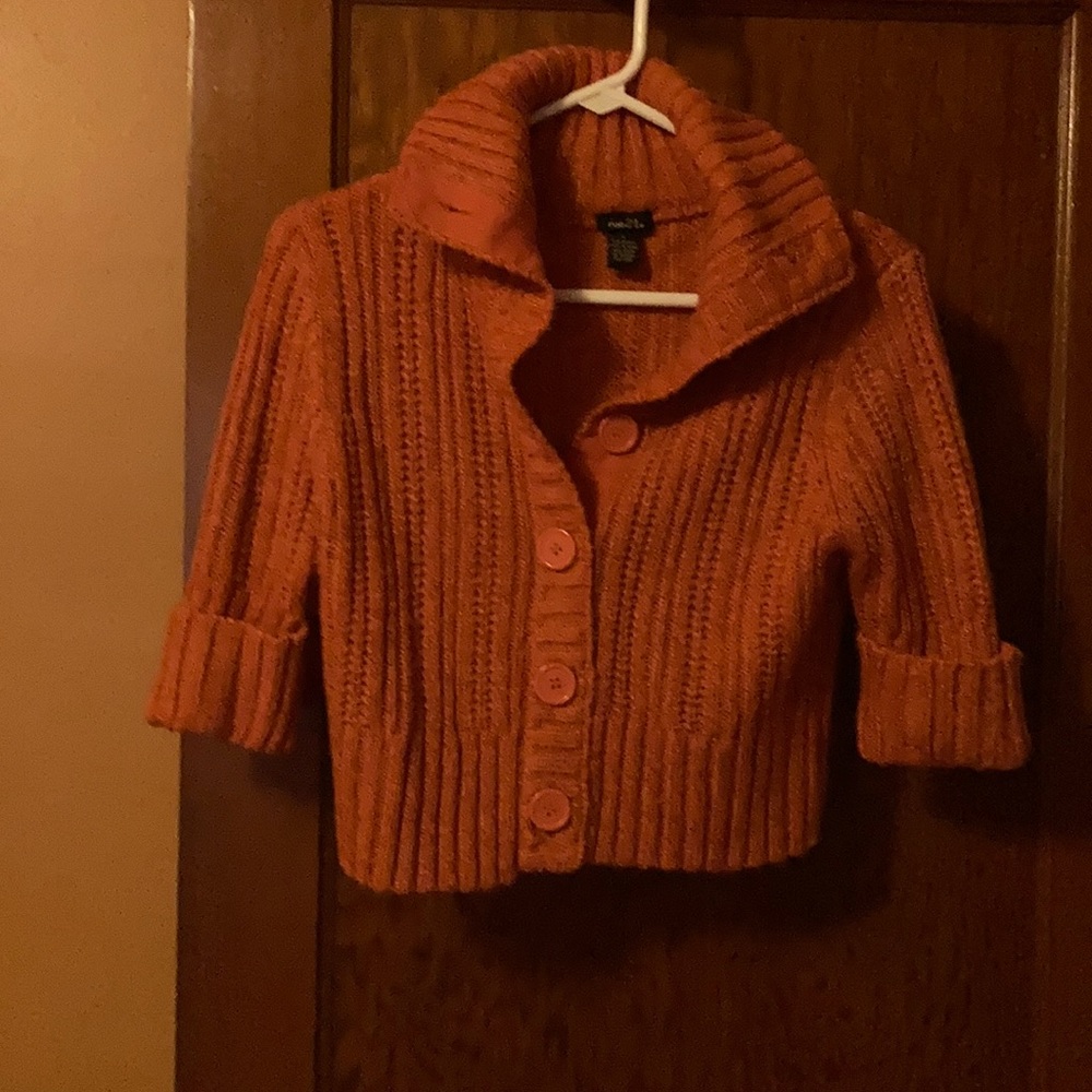 Orange 1/2 sweater buttons 1/2 sleeves